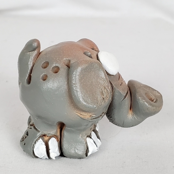 VTG signed Chubby hand molded tiny silly Elephant figurine - Picture 4 of 11